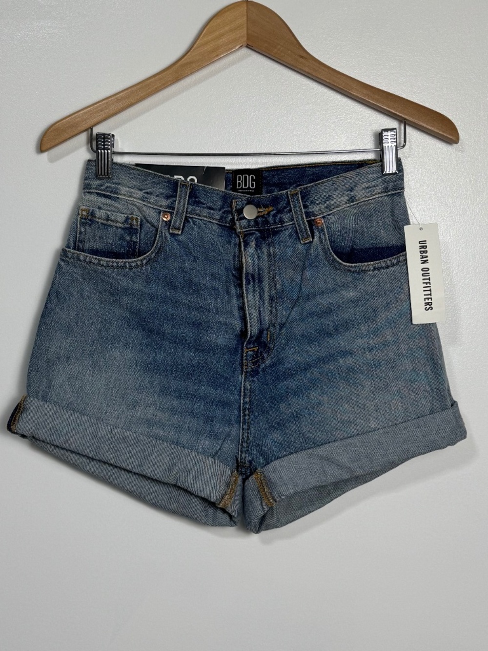 NWT Urban Outfitters BDG Mom High-rise Blue Denim Jean Shorts with Cuff Size 26